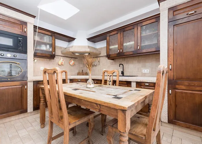 Casa Silvia, Casa Con Jardín Y Vista Al Mar